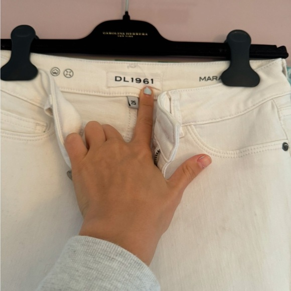DL1961 MARA straight jeans with white embroidery - Picture 3 of 7